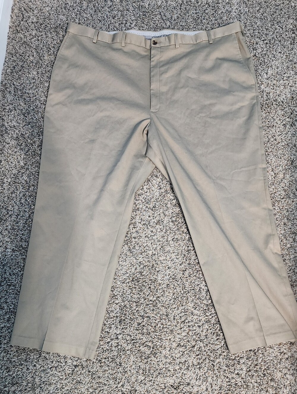 Haggar Men's Classic Fit No-Iron Khaki Pants Size 48x30 Beige Flat Front